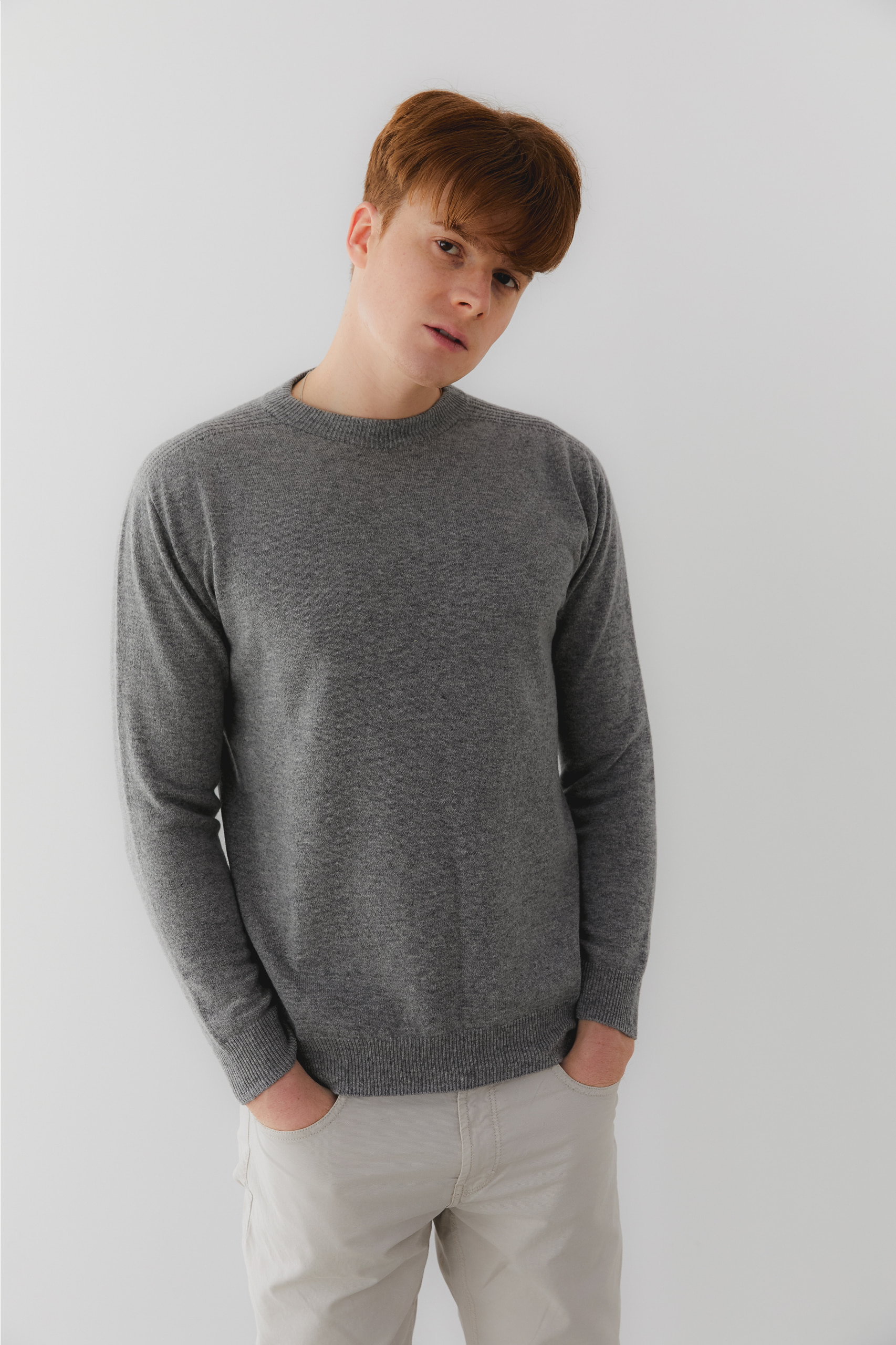 프리미엄 캐시미어 100 남성 라운드넥 스웨터 [Pure cashmere100 whole-garment knitting roundneck pullover - Warm gray