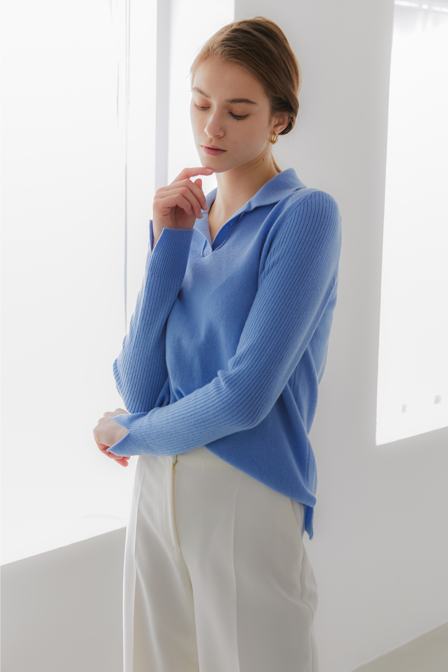 프리미엄 퓨어 캐시미어100 카라 풀오버 Premium pure cashmere100 ribbed soft-touch collar pullover - Paradise blue